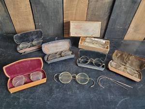 lot 102 image: Lot of 8 Pair of Vintage Eyewear and extras