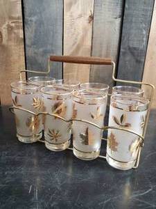 lot 110 image: Lot of 8 Vintage Frosted Gold Leaf Design Glasses With Carrier