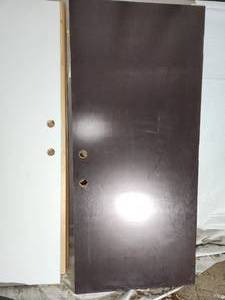 lot 14 image: 3 solid core doors