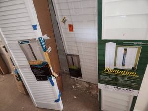 lot 28 image: 3 white bifold closet doors