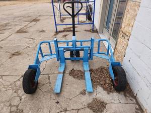 lot 15 image: All terrain pallet jack