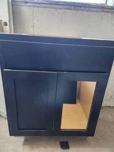 lot 81 image: 27x22 vanity cabinet