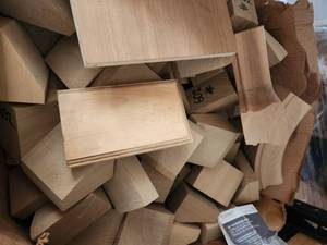 lot 84 image: Large box corbelstrim peices