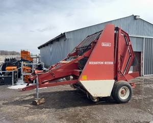 Hesston 5600 Round Baler