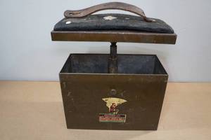 Vintage Scotsman Swivel SeatShell Box