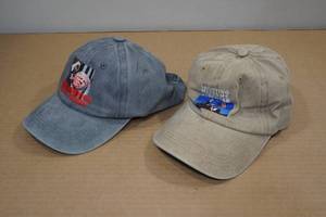 2 Donald Trump Hats