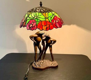lot 5 image: Tiffany Inspired Frog Friends Lamp