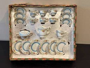 lot 10 image: Vintage Japanese made Miniature Tea Set (in original box)
