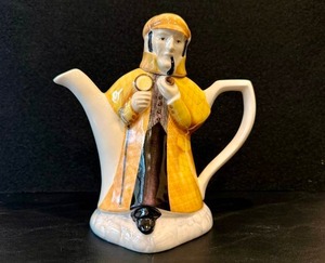 lot 12 image: Vintage JAMES SADLER Sherlock Holmes Tea Pot