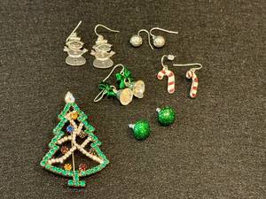 lot 19 image: Christmas Brooch & Asst Pierced Earrings
