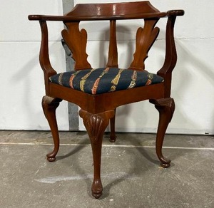 lot 20 image: RARE Statesville Chair Company Mohagany Corner Chair wPen Cushion