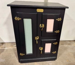 lot 27 image: Vintage White Clad Ice Box