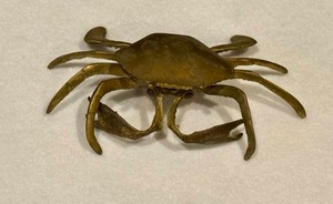 lot 38 image: Vintage Brass Crab Hinged Top Ashtray