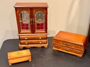 lot 39 image: Three Wooden Jewelry Boxes
