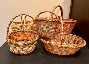 lot 53 image: Assortment of RoundOval Handled Wicker Baskets