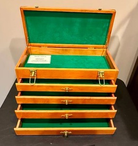 lot 63 image: SISCO Mens Wooden Felted JewelryStorage Box