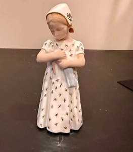 lot 80 image: B & G (Bing & Grondahl) Porcelain Mary w Doll