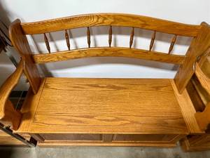 lot 51 image: Solid Wood Toy Box
