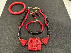 lot 83 image: Vintage Carved Cinnabar & Onyx NecklaceEarringsBracelet