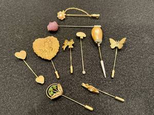 lot 87 image: Ten Gold Tone Pins...SARAH COVENTRY