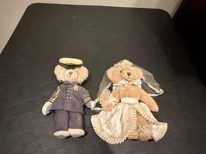 lot 92 image: Wedding Bears by PEGGY NISBET