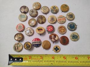 lot 99 image: Twenty Seven Small Vintage Pins
