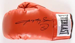 lot 12 image: Sugar Ray Leonard Signed Everlast Boxing Glove (JSA)