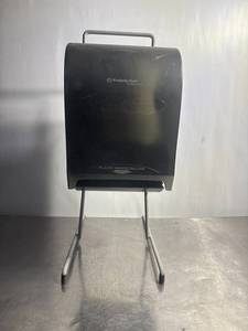 lot 7 image: Kimberly-Clark Professional Hands-Free Paper Towel Dispenser