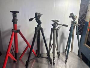 lot 9 image: Lot of 4 Vintage Tripods 6600DX Kenlock 2000 GLB Diverse Models