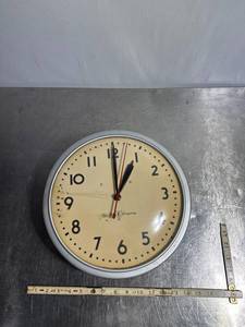 lot 66 image: Vintage Edwards Company Synchromatic Industrial Wall Clock 12-inch Dial USA