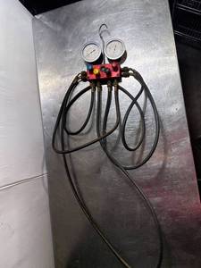 lot 74 image: Automotive HVAC Pressure Manifold Gauge Set with Hoses for Professional Technicians