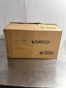 lot 75 image: SATCO S2268 60W Halogen Short Neck Reflector Bulbs, Bulk 8-Pack