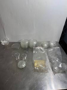 lot 106 image: Lot of Glass Petri Dishes and Beakers with Transparent Lids and Various Sizes