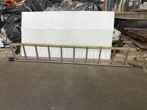lot 112 image: Bauer 10 Aluminum Ladder, 300 lb Capacity, Durable Construction