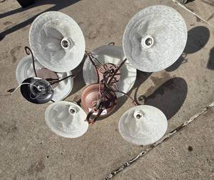lot 24 image: Lighting Fixtures