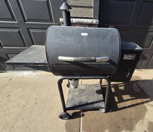 lot 18 image: Smoke Chef Electric Smoker