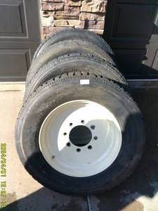 lot 2 image: Bobcat 19.5 8 bolt Wheels & Hankook Tires