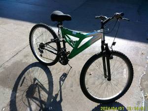 lot 27 image: Adult Bike