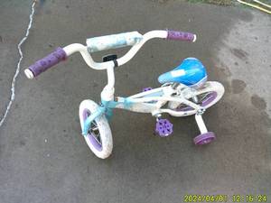 lot 25 image: Kids Bike