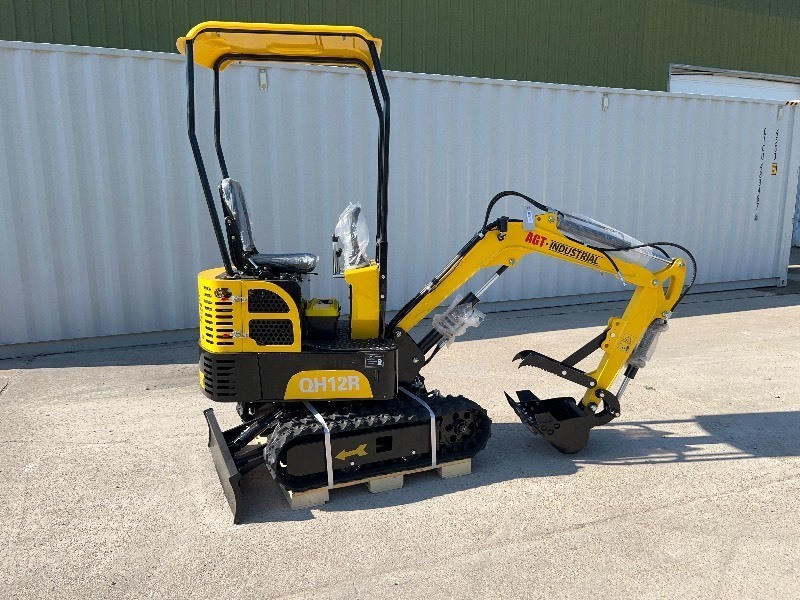 lot 44 image: 2024 AGT Mini Excavator QH12R
