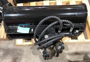 lot 196 image: GIYI 32 Inch Excavator Bucket for 3-5 Ton Excavator