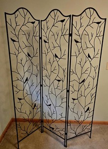 lot 18 image: Metal 3 Panel Room Divider