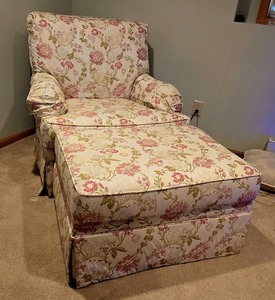 lot 96 image: Ethan Allen Pink Flowered Chair & Ottoman