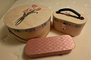 lot 108 image: Vintage Hatbox, Glove Box and Jewelry Box