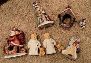 lot 124 image: Six Misc. Christmas Ornaments