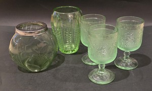 lot 92 image: Vintage Green Depression Glass Lot