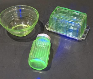 lot 20K image: Vintage Uranium Butter Dish, Shaker & Small Bowl