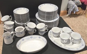 lot 67 image: Blue Hill Noritake China Set