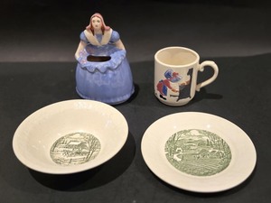 lot 68 image: Lot of Four Vintage Ceramic Pieces