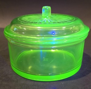 lot 20J image: Hazel Atlas Refrigerator Jar With Original Lid Uranium Glass